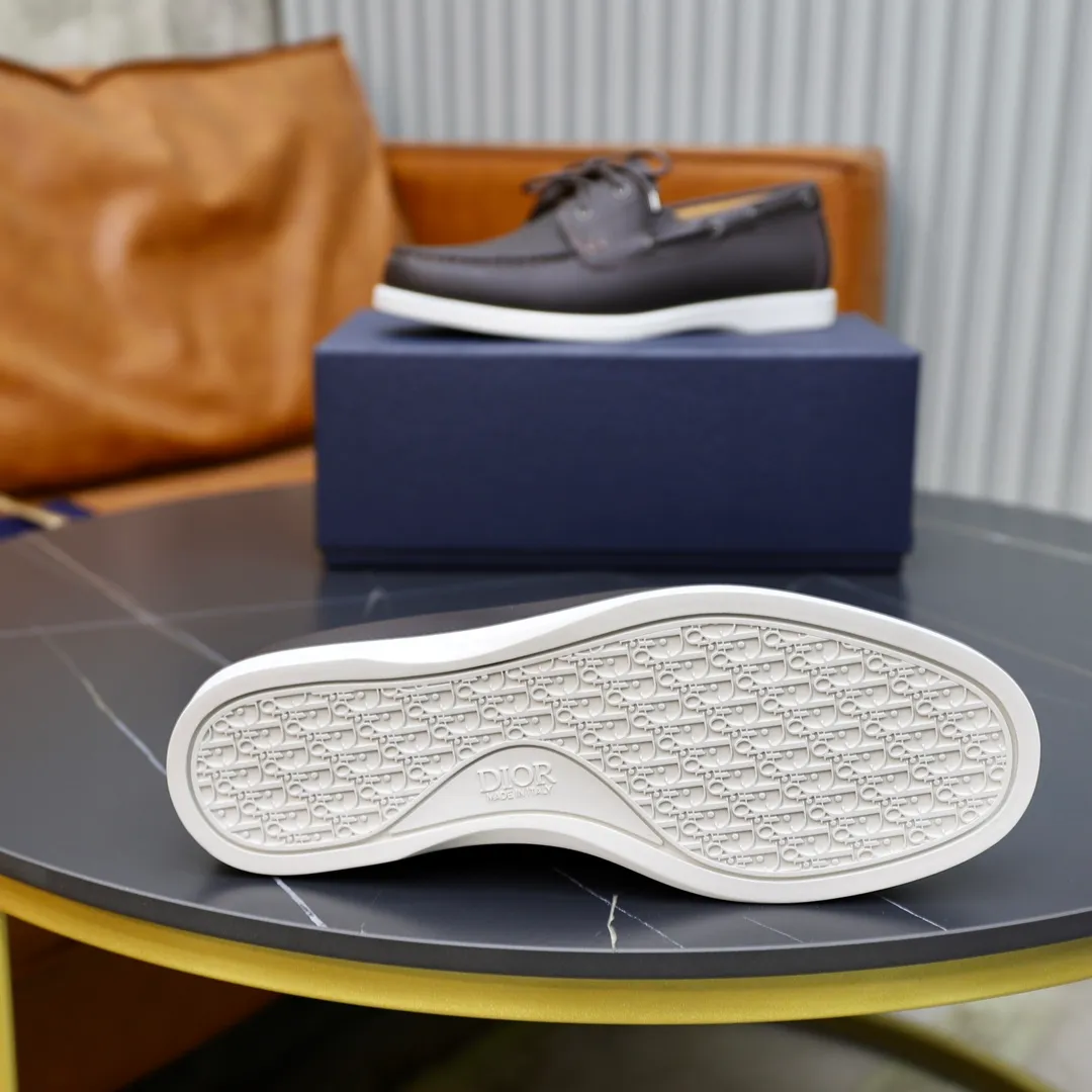 Ex-factory price: 540🙅‍♂️🙅‍♂️🙅‍♂️ Brand: Dior DIOR Standard code: Men's code 38/44 (45 can be customized) Grade: Same as the official website Material: Original cowhide stitching, cowhide lining, original TPU wear-resistant soft outsole Style categories: Leisure and sports version, footwear for driving, young fashion, European and American trends, British style Color: actual picture color